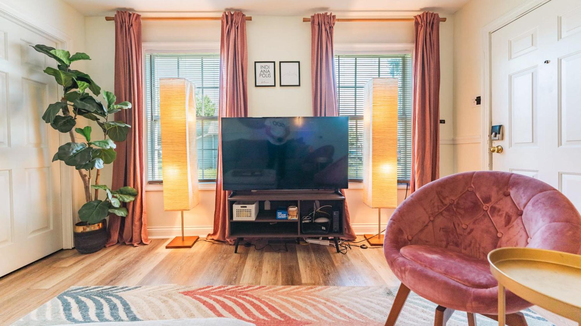 Villa 5 Mins To Speedway! Walk To Zoo, Wr Park, Iupui! Indianápolis Exterior foto